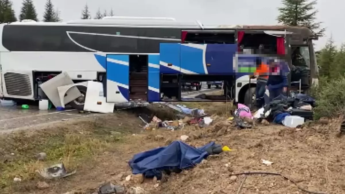 Eskişehir’de yolcu otobüsü devrildi! Ölü ve yaralılar var